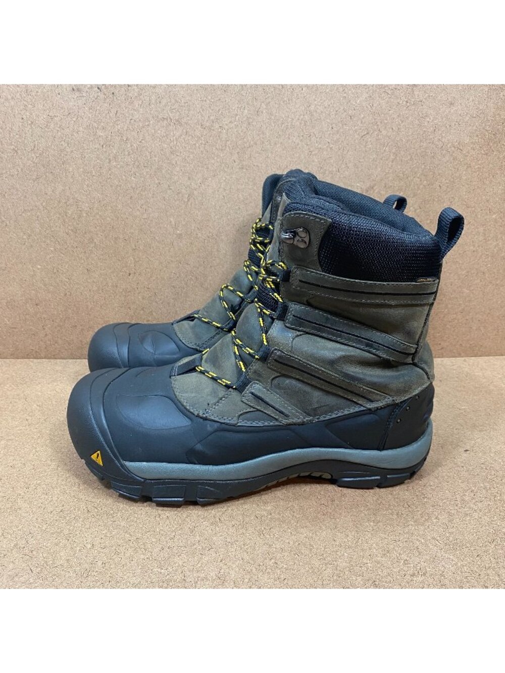Keen Summit County ll Mens Waterproof Insulated Winter Boots Size 12 Outdoor